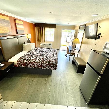 Luxury Inn Liberty מראה חיצוני תמונה
