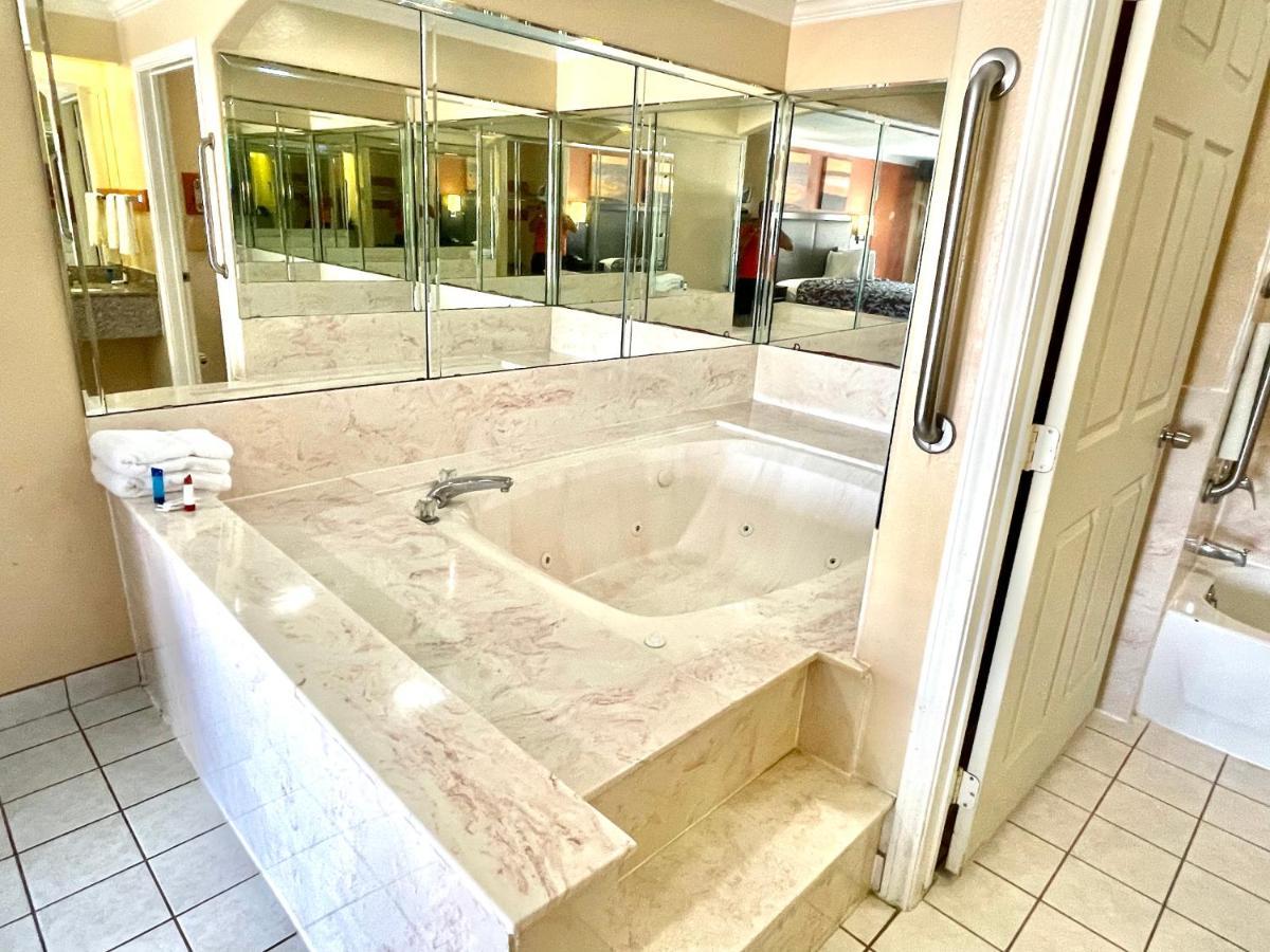 Luxury Inn Liberty מראה חיצוני תמונה