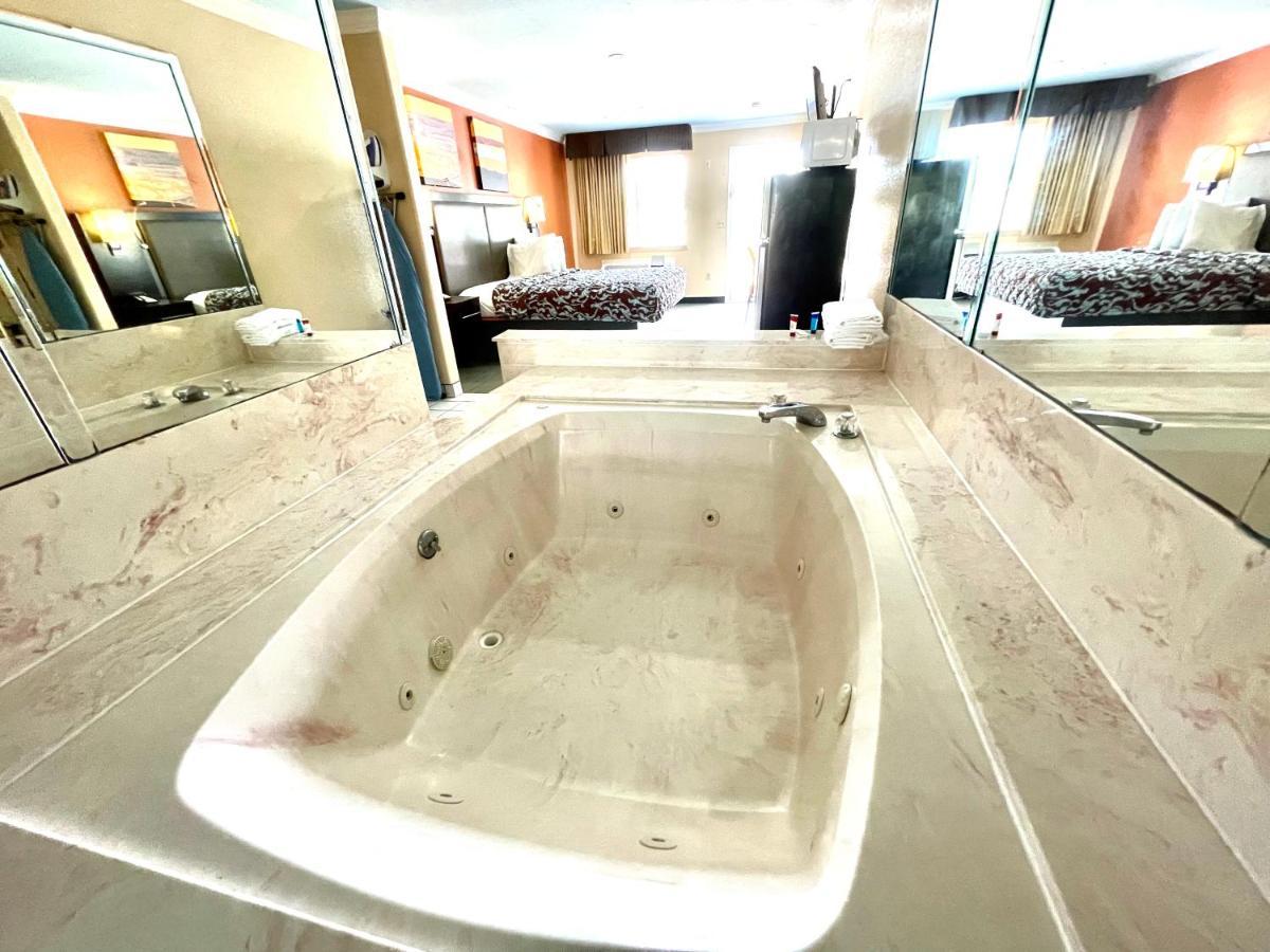 Luxury Inn Liberty מראה חיצוני תמונה