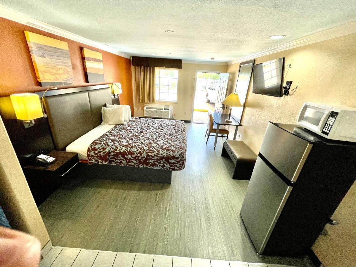 Luxury Inn Liberty מראה חיצוני תמונה