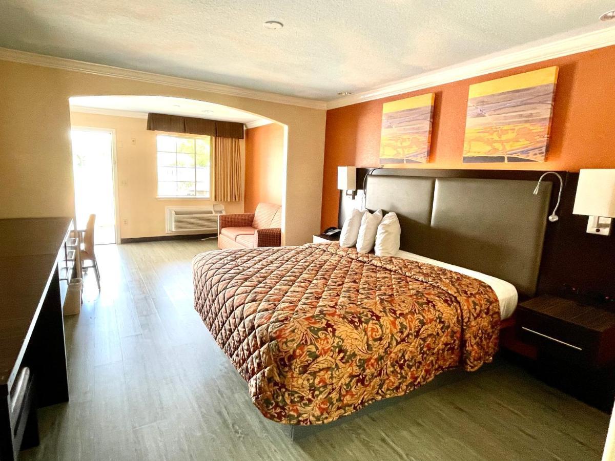 Luxury Inn Liberty מראה חיצוני תמונה
