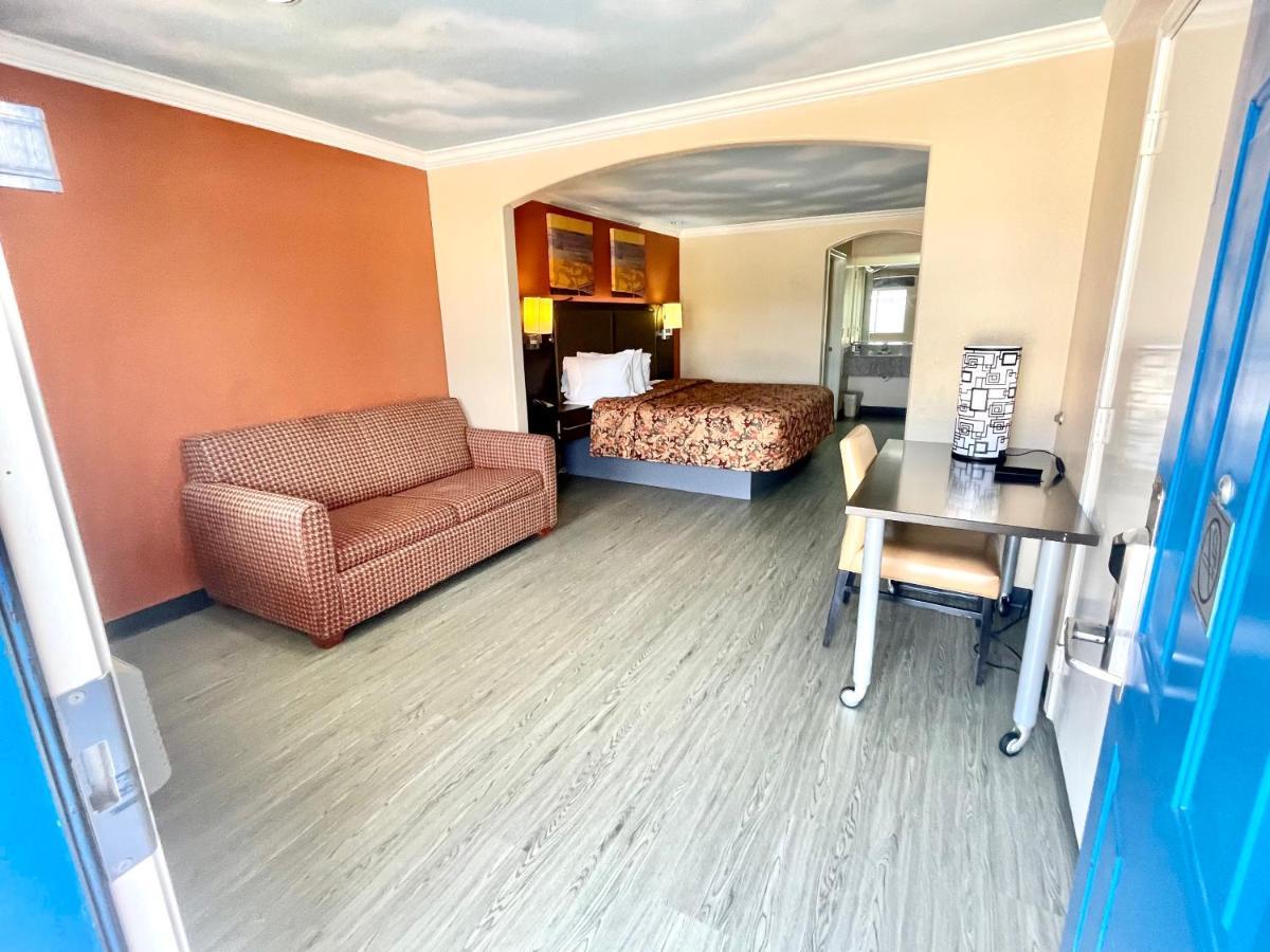 Luxury Inn Liberty מראה חיצוני תמונה