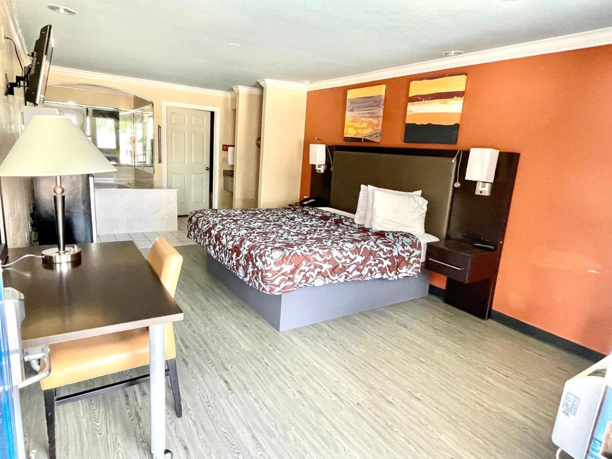 Luxury Inn Liberty מראה חיצוני תמונה