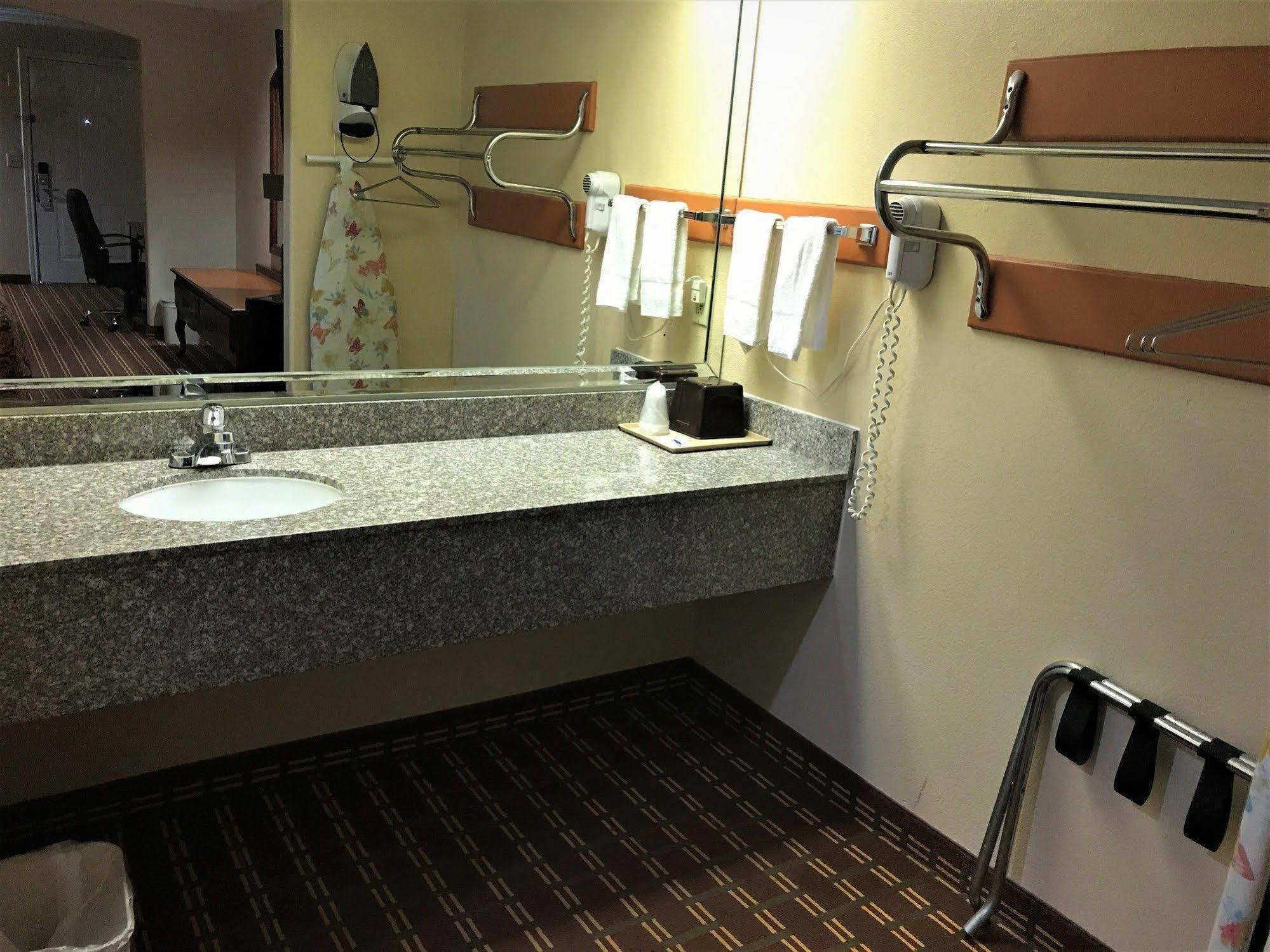 Luxury Inn Liberty מראה חיצוני תמונה